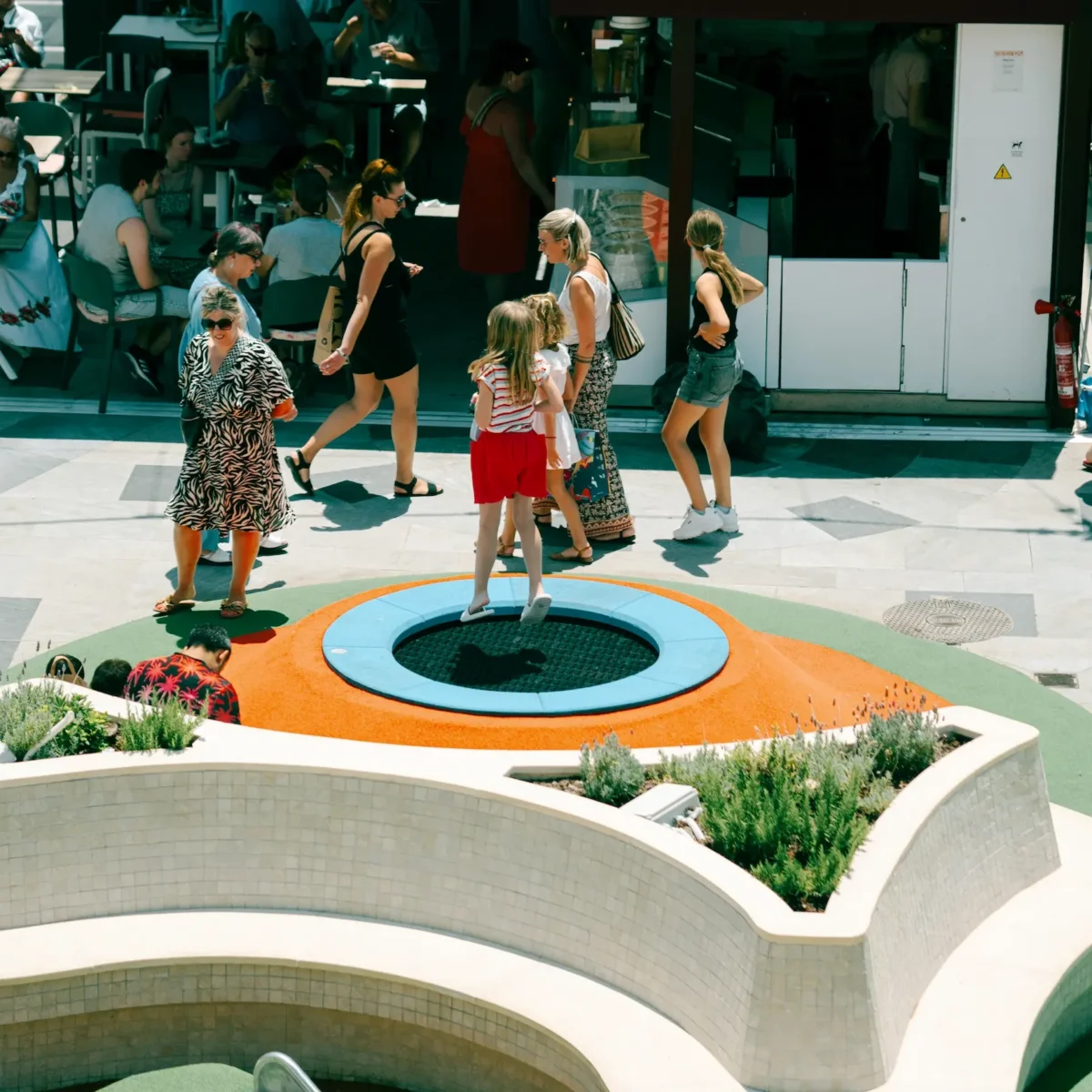 Familias en el playground Zitron