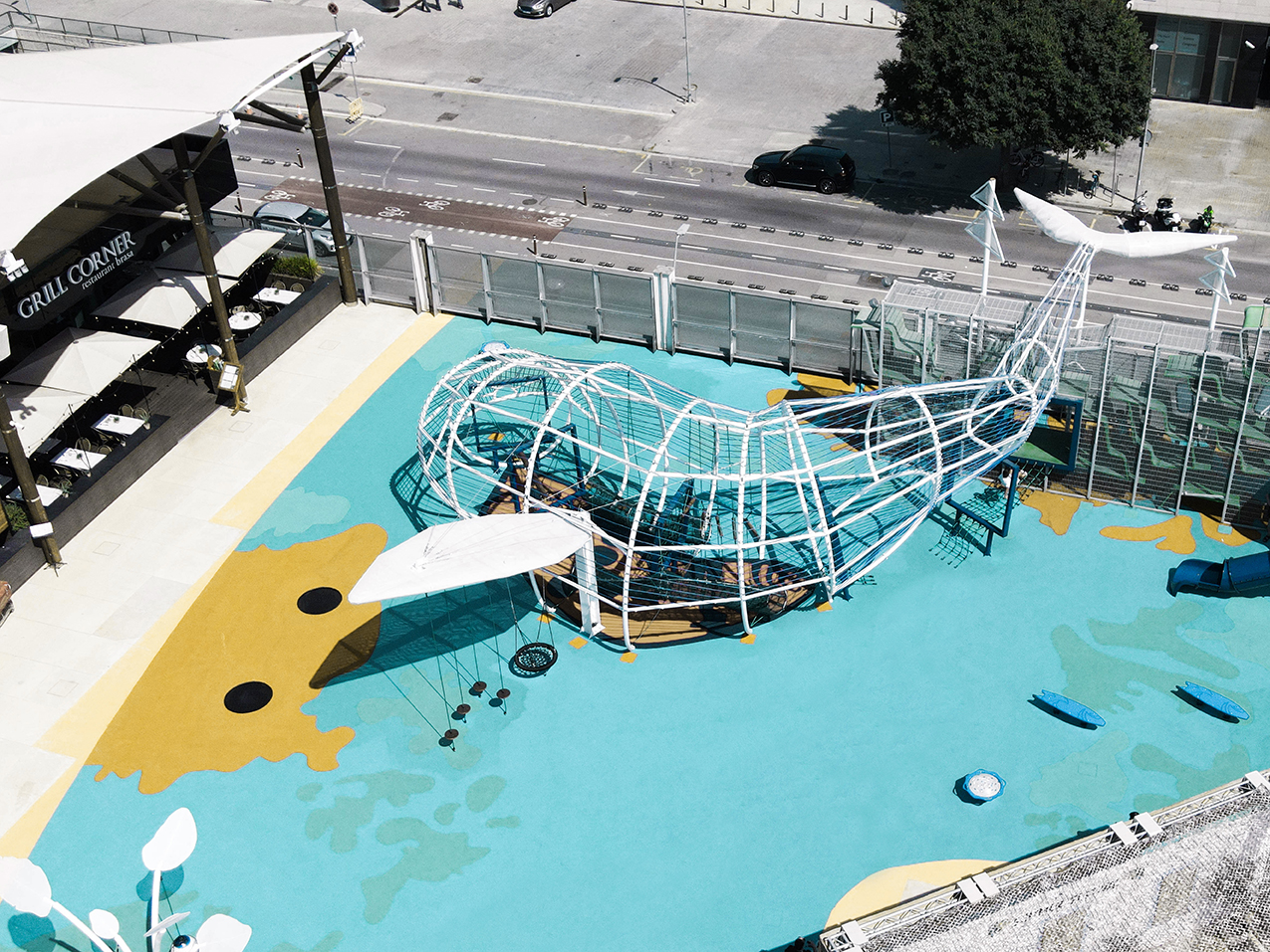 Playground para hoteles: ¿qué materiales aguantan sol, sal y uso?
